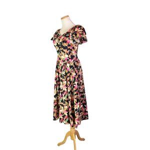 Vintage 1980s Malihini Hawaii Size 10 Black Floral Dress Orchids V-Waist